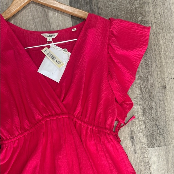 ❄️☀️Max Studio Vibrant Pink Flutter Sleeve Dress - Picture 3 of 3